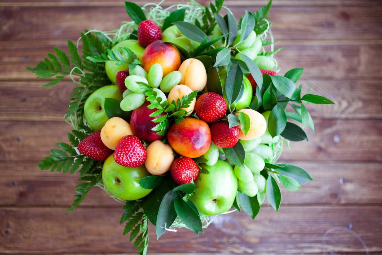 Tante idee per decorare con la frutta